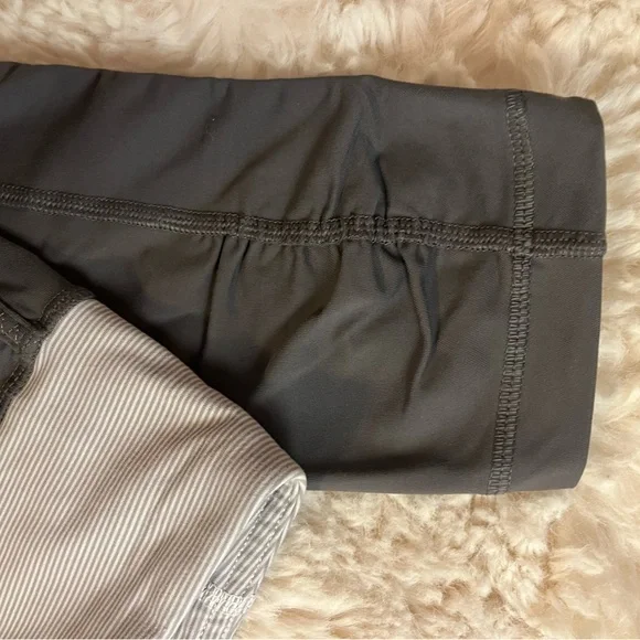 Lululemon Gray Cropped Workout Leggings - Picture 5 of 15